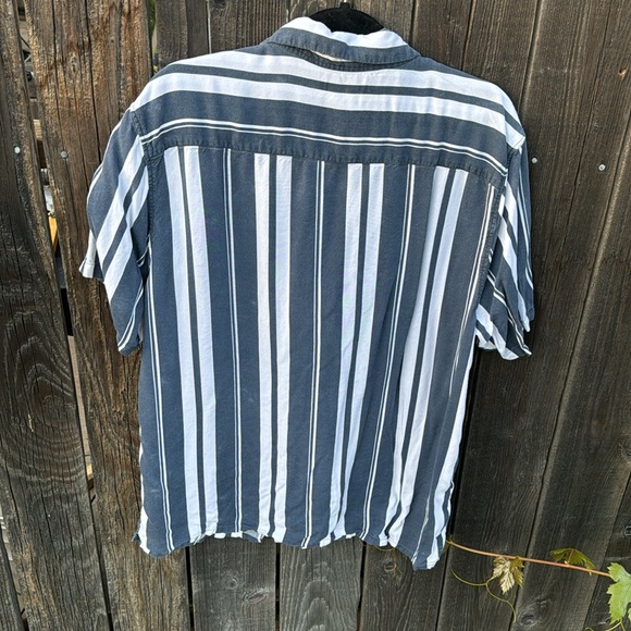 Pacsun short-sleeve casual mens button up. size XL - Picture 3 of 3